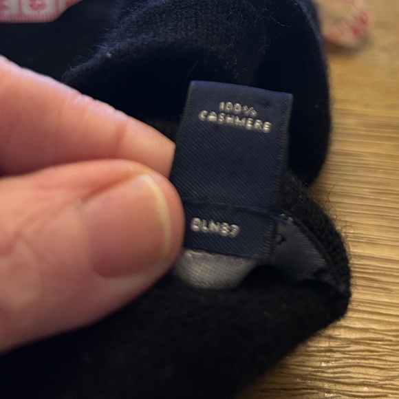 A STEAL! Lands End XL Navy Cashmere Pullover Sweater - Picture 5 of 5